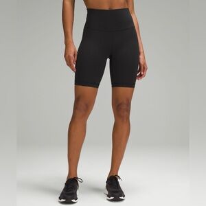 🆕 Wunder Train High-Rise Short 8" Size 4